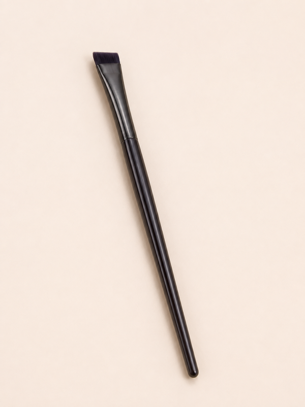 Precision Angled Eyebrow & Winged Eyeliner Brush (Classic Black)